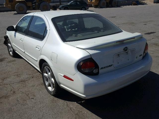 JN1CA31D31T610135 - 2001 NISSAN MAXIMA GXE WHITE photo 3