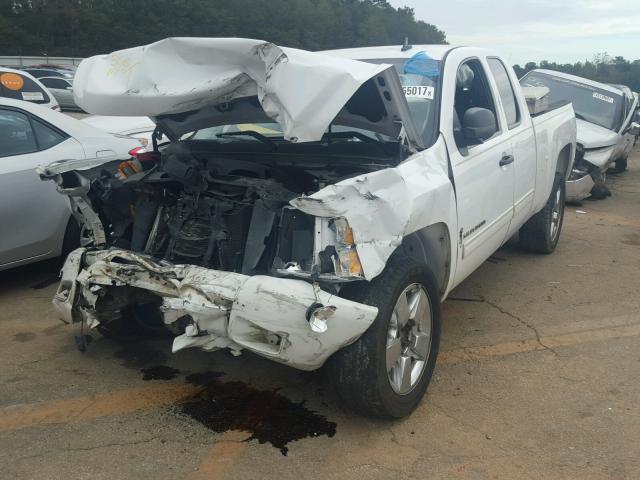 1GCRCSE09BZ187367 - 2011 CHEVROLET SILVERADO WHITE photo 2