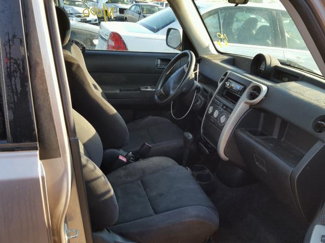 JTLKT324840149705 - 2004 TOYOTA SCION XB 灰色 照片 5