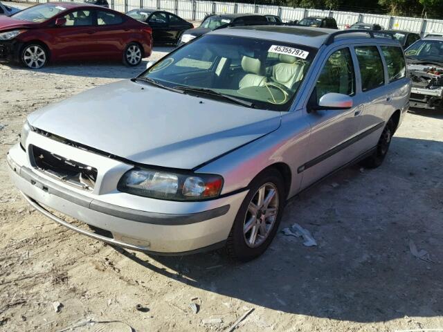 YV1SW61T842383323 - 2004 VOLVO V70 SILVER photo 2