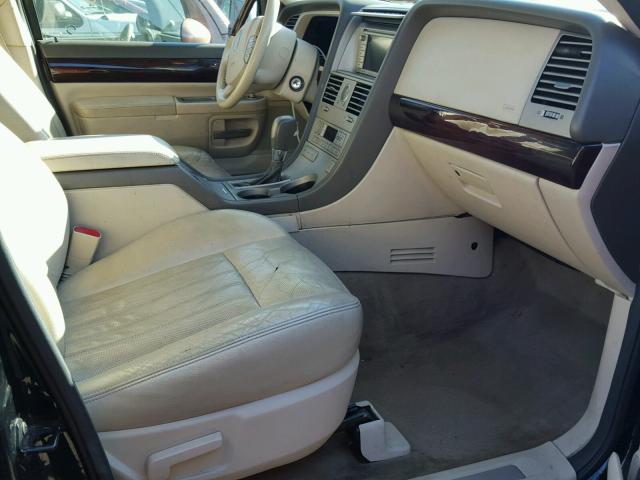 5LMEU68H44ZJ00023 - 2004 LINCOLN AVIATOR 黑色 照片 5