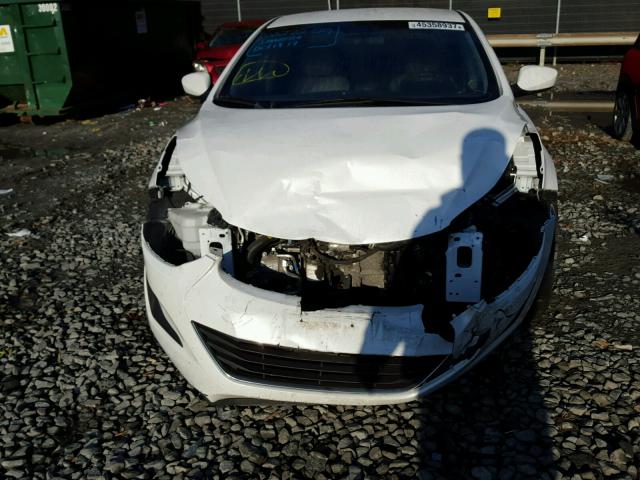 5NPDH4AE5GH665517 - 2016 HYUNDAI ELANTRA SE WHITE photo 9