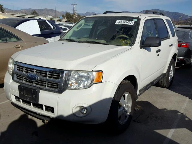 1FMCU0DG2AKA08028 - 2010 FORD ESCAPE XLT WHITE photo 2