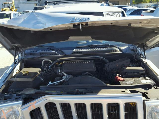 1J8HH48N96C106661 - 2006 JEEP COMMANDER SILVER photo 7