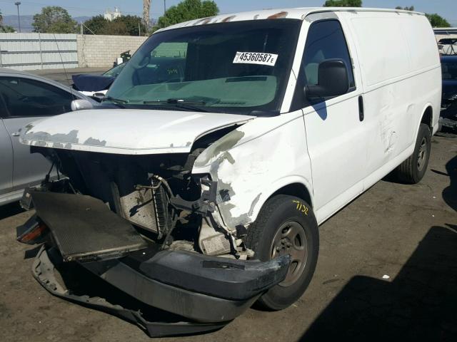 1GTEG15X761110639 - 2006 GMC SAVANA G15 WHITE photo 2