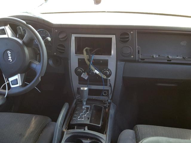 1J8HG48K18C140623 - 2008 JEEP COMMANDER SILVER photo 9