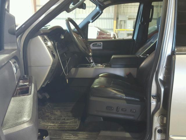 1FMFU19588LA87588 - 2008 FORD EXPEDITION SILVER photo 5