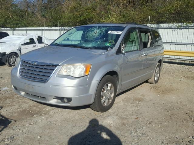 2A4RR5D10AR347343 - 2010 CHRYSLER TOWN & COU SILVER photo 2