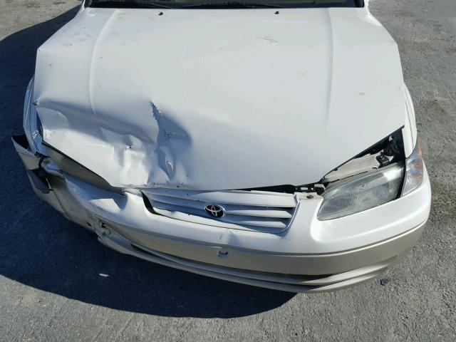 JT2BG28K5X0338387 - 1999 TOYOTA CAMRY WHITE photo 7