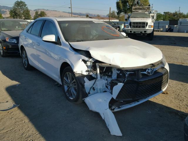 4T1BF1FK4HU308343 - 2017 TOYOTA CAMRY LE 白色 照片 1