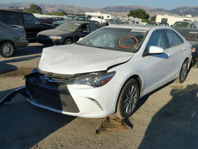 4T1BF1FK4HU308343 - 2017 TOYOTA CAMRY LE WHITE photo 2