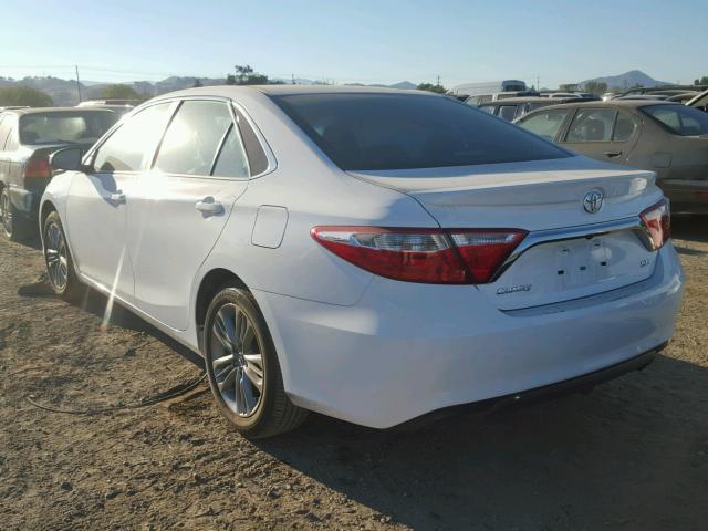 4T1BF1FK4HU308343 - 2017 TOYOTA CAMRY LE 白色 照片 3