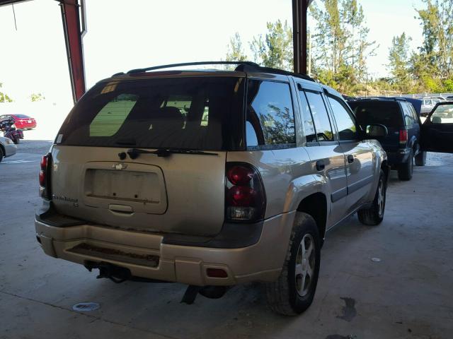 1GNDT13S052209138 - 2005 CHEVROLET TRAILBLAZE TAN photo 4