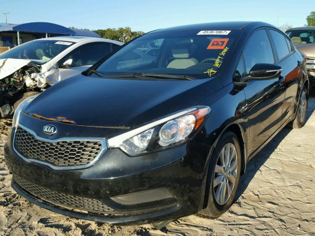 KNAFX4A65G5592652 - 2016 KIA FORTE BLACK photo 2