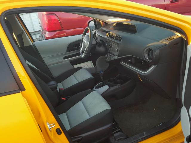 JTDKDTB30E1081914 - 2014 TOYOTA PRIUS C YELLOW photo 5