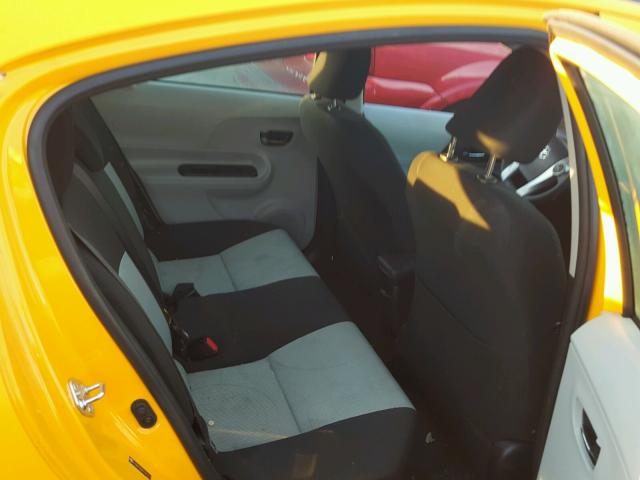 JTDKDTB30E1081914 - 2014 TOYOTA PRIUS C YELLOW photo 6