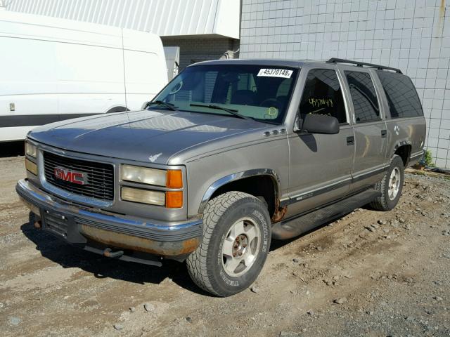 1GKFK16R6XJ786248 - 1999 GMC SUBURBAN K TAN photo 2