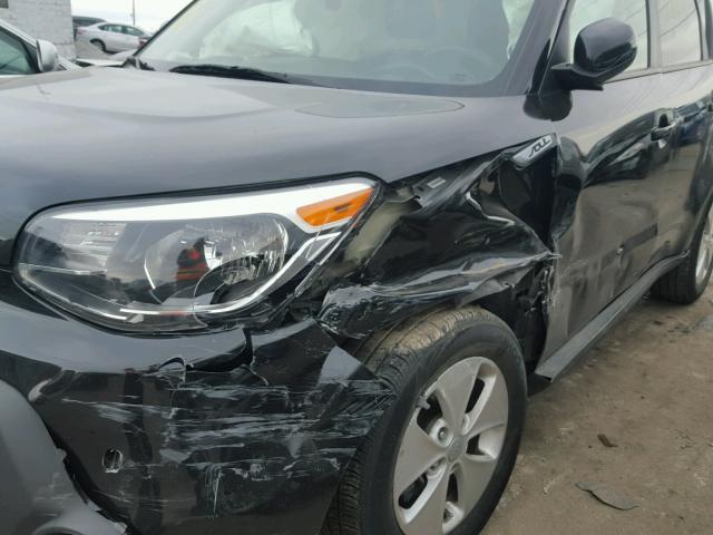 KNDJN2A26F7758779 - 2015 KIA SOUL BLACK photo 9