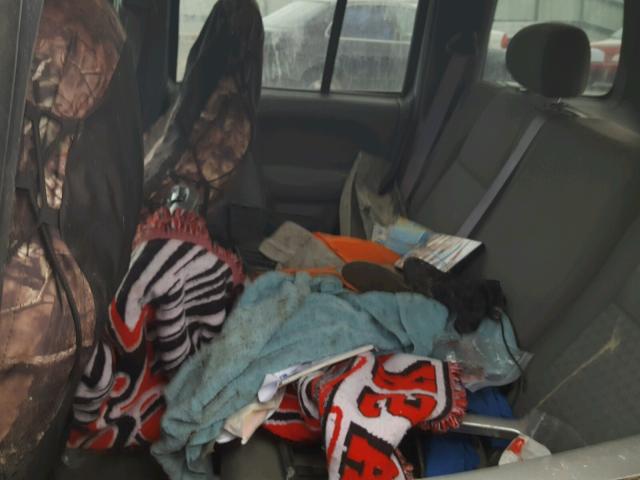 1J4GL48KX5W703090 - 2005 JEEP LIBERTY SP GRAY photo 6