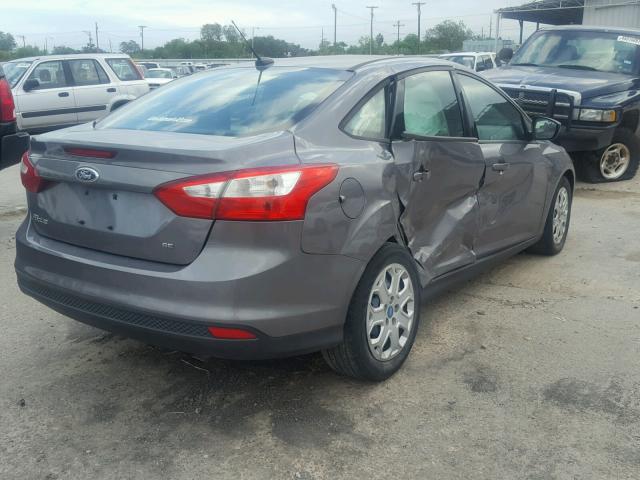 1FAHP3F2XCL169900 - 2012 FORD FOCUS SE CHARCOAL photo 4
