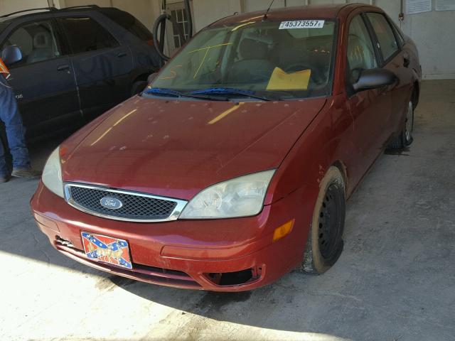 1FAFP34N45W158493 - 2005 FORD FOCUS ZX4 MAROON photo 2