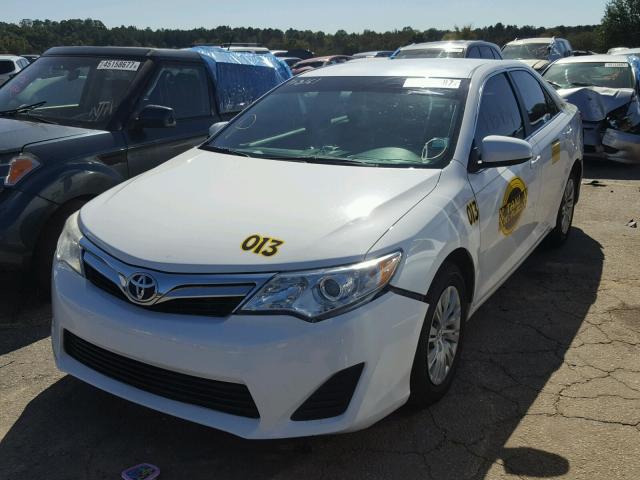 4T1BF1FKXCU542253 - 2012 TOYOTA CAMRY WHITE photo 2