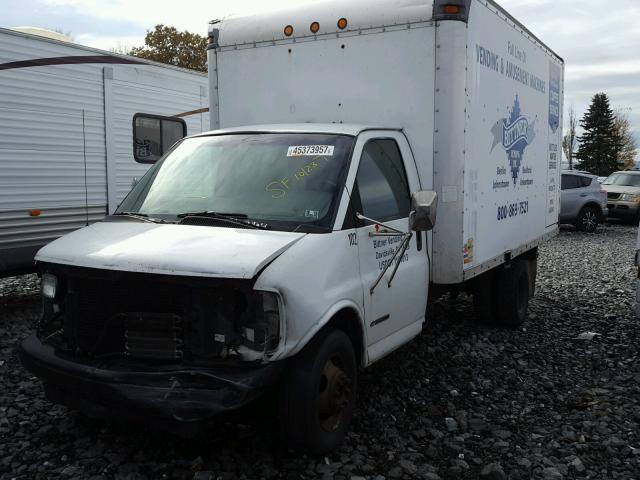 1GBJG31R7Y1115834 - 2000 CHEVROLET EXPRESS G3 WHITE photo 2