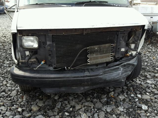 1GBJG31R7Y1115834 - 2000 CHEVROLET EXPRESS G3 WHITE photo 9