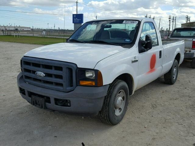 1FTNF205X6EC60994 - 2006 FORD F250 SUPER WHITE photo 2