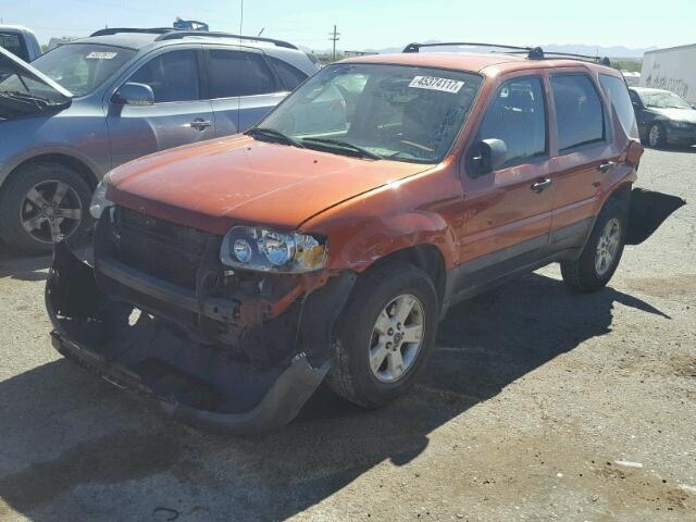 1FMCU93106KA18257 - 2006 FORD ESCAPE XLT ORANGE photo 2