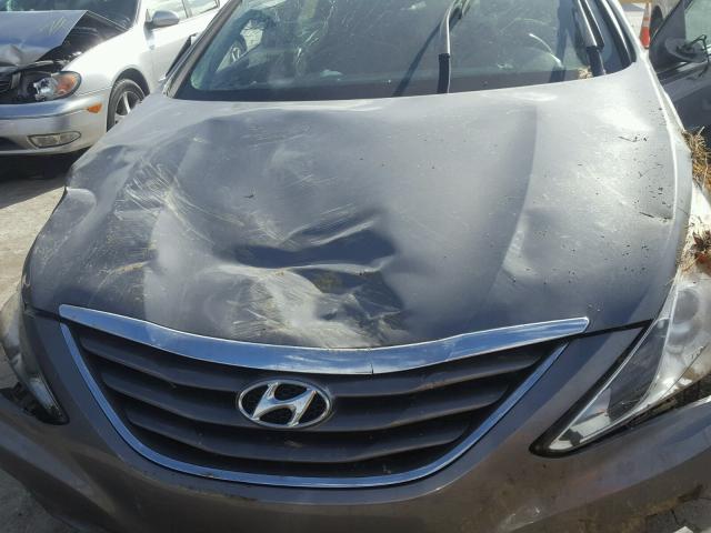 5NPEB4AC7DH725958 - 2013 HYUNDAI SONATA GLS GRAY photo 7