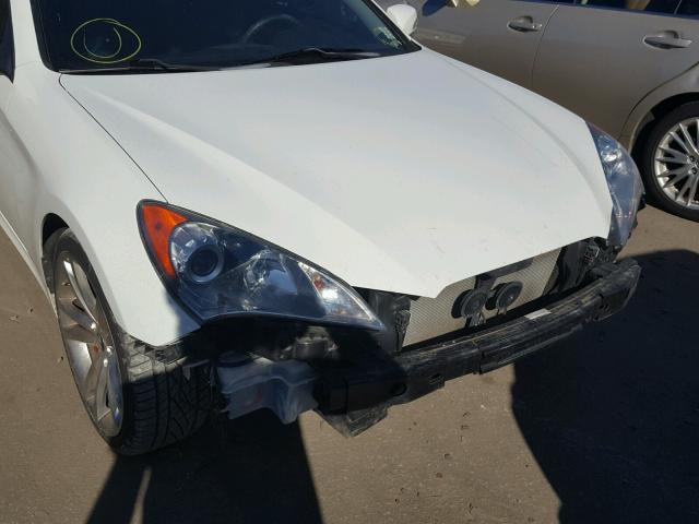 KMHHU6KH7AU034066 - 2010 HYUNDAI GENESIS CO WHITE photo 9