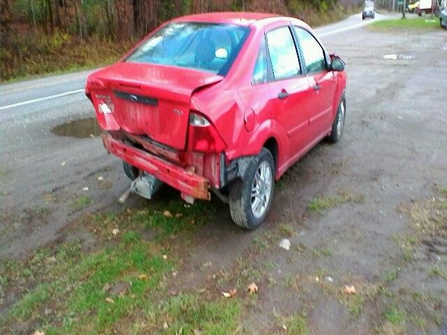 1FAFP34N26W236660 - 2006 FORD FOCUS RED photo 4