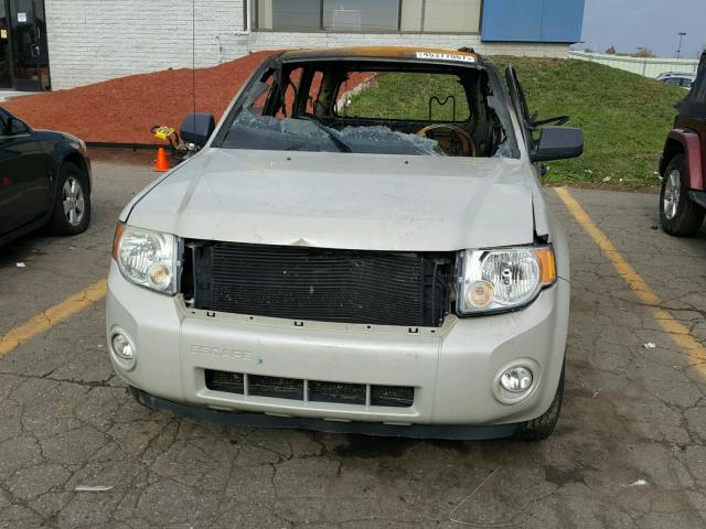 1FMCU03Z78KC18749 - 2008 FORD ESCAPE XLT CREAM photo 10