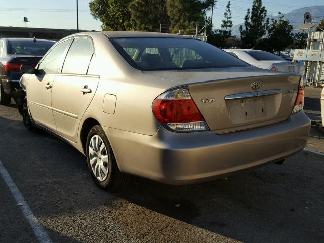 4T1BE32K15U038570 - 2005 TOYOTA CAMRY LE GOLD photo 3