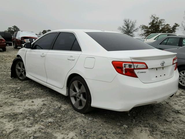 4T1BK1FK9DU534755 - 2013 TOYOTA CAMRY SE WHITE photo 3