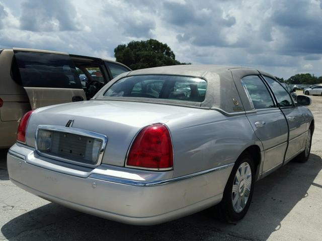 1LNHM83W74Y640411 - 2004 LINCOLN TOWN CAR U SILVER photo 4