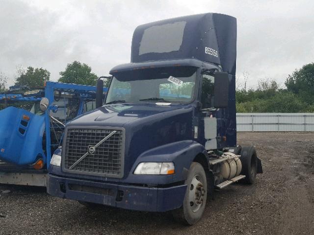 4V4M19GF96N406677 - 2006 VOLVO VN VNM BLUE photo 2