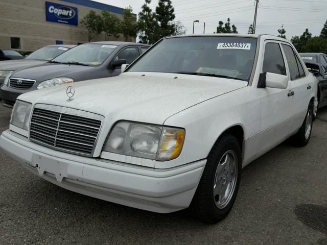 WDBEB31E9SC115434 - 1995 MERCEDES-BENZ E WHITE photo 2