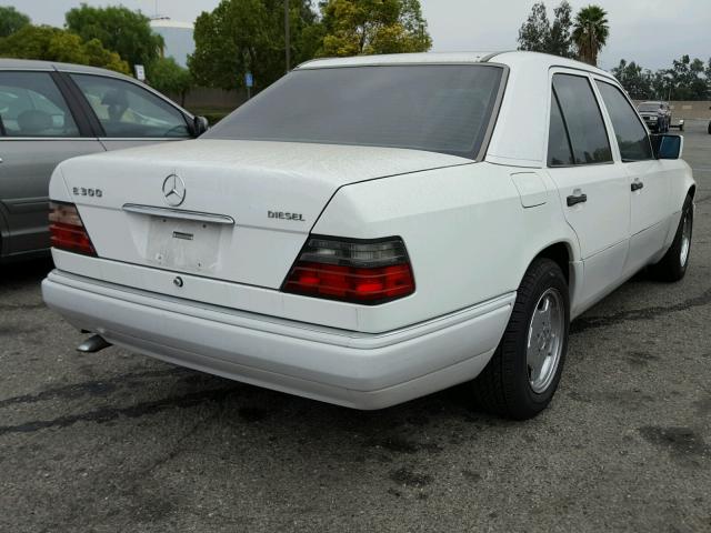 WDBEB31E9SC115434 - 1995 MERCEDES-BENZ E WHITE photo 4