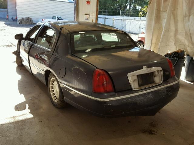 1LNHM81W8XY694341 - 1999 LINCOLN TOWN CAR E BLUE photo 3