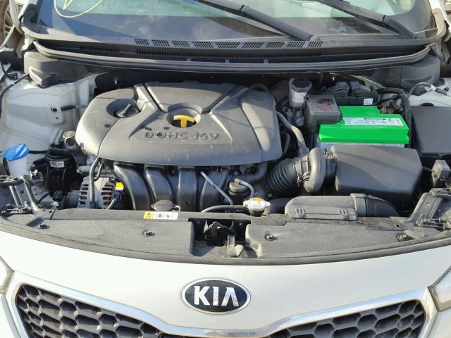 KNAFK4A63F5294260 - 2015 KIA FORTE LX WHITE photo 7