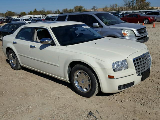 2C3AA53G25H503544 - 2005 CHRYSLER 300 WHITE photo 1