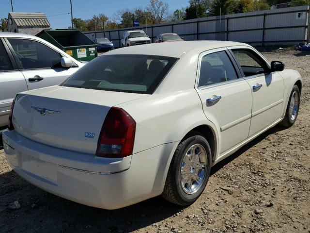 2C3AA53G25H503544 - 2005 CHRYSLER 300 WHITE photo 4