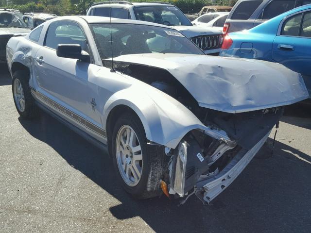 1ZVFT80NX75363587 - 2007 FORD MUSTANG SILVER photo 1