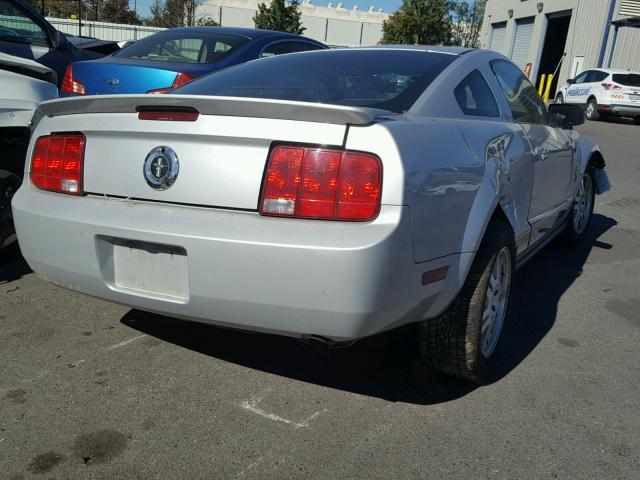 1ZVFT80NX75363587 - 2007 FORD MUSTANG SILVER photo 4