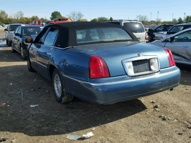 1LNHM81W61Y710804 - 2001 LINCOLN TOWN CAR E BLUE photo 3