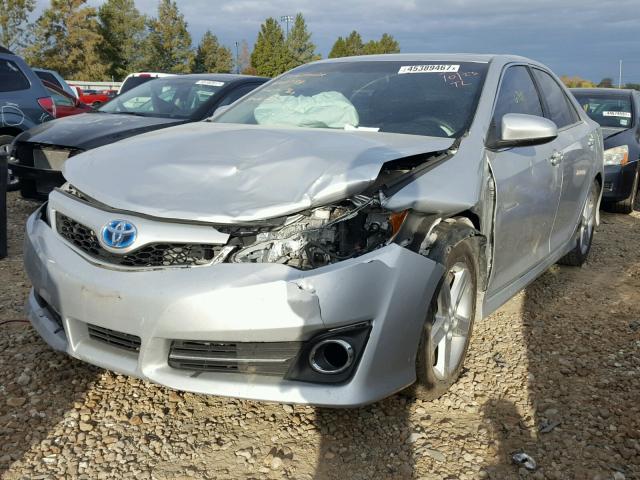 4T1BD1FKXEU121643 - 2014 TOYOTA CAMRY HYBR SILVER photo 2