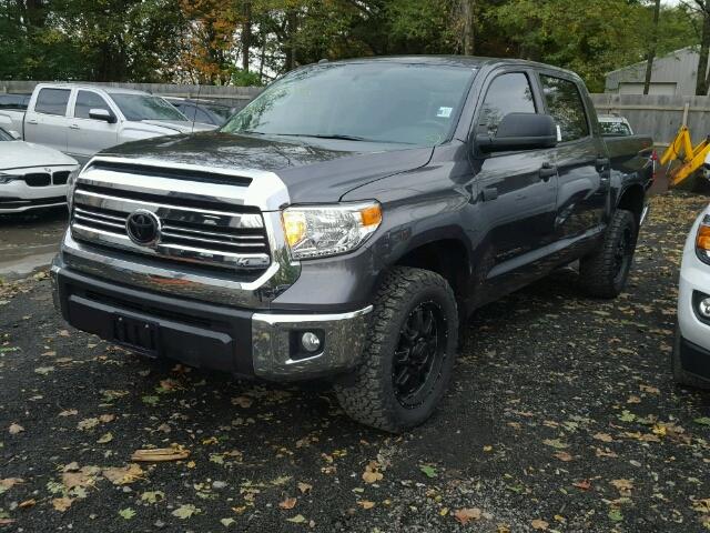 5TFDW5F17HX592416 - 2017 TOYOTA TUNDRA CRE GRAY photo 2