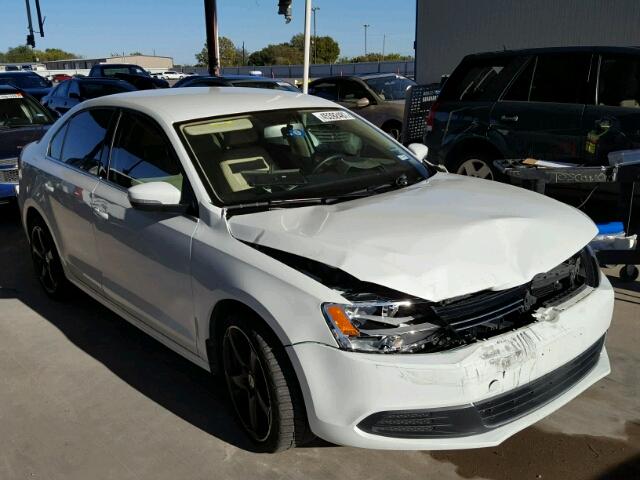 3VWD07AJ4EM323762 - 2014 VOLKSWAGEN JETTA SE WHITE photo 1